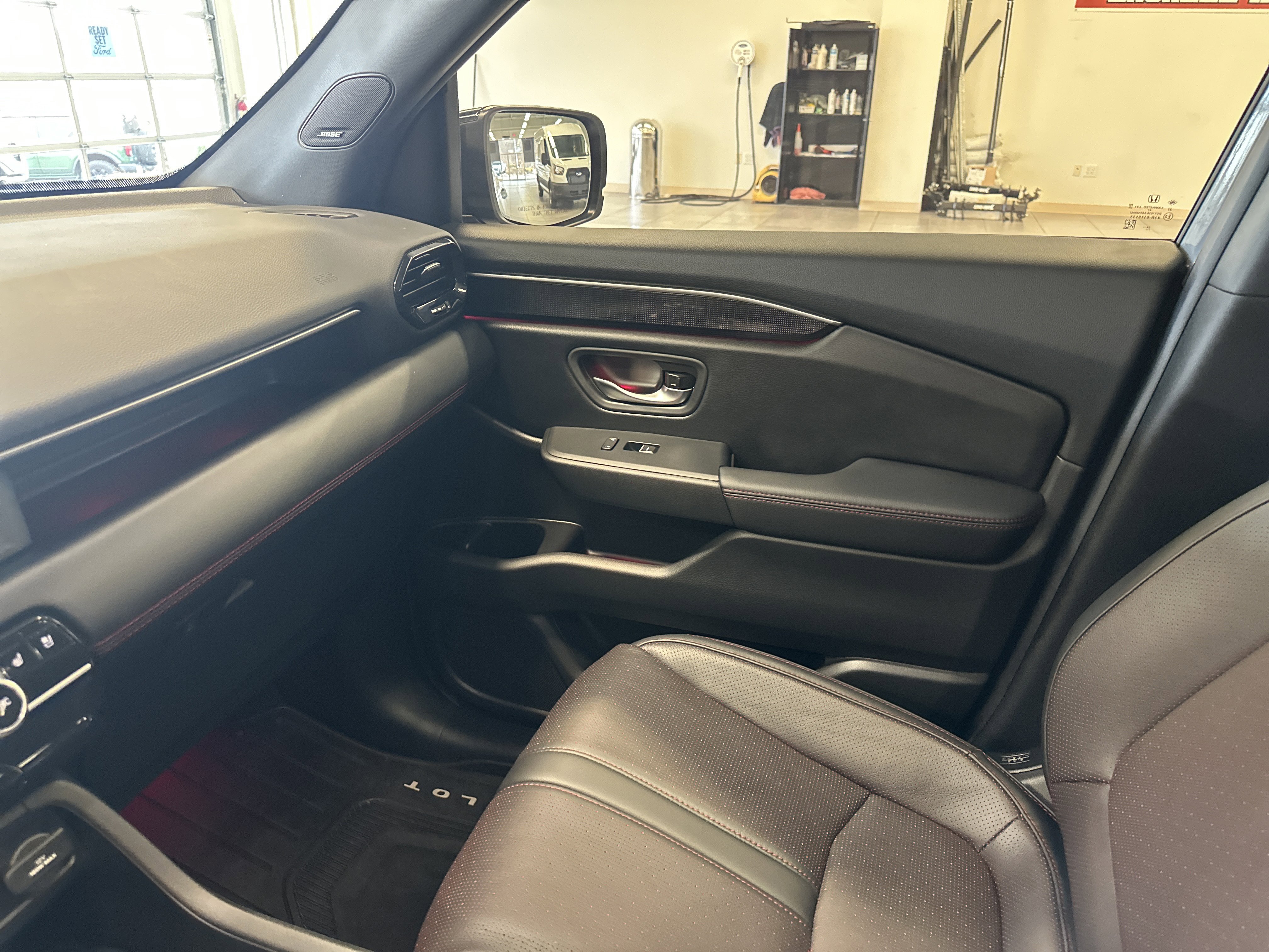 Used 2025 Honda Pilot Black Edition image 27