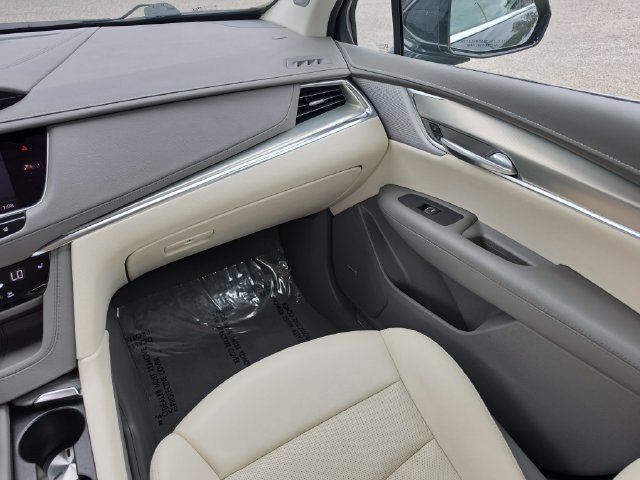 Used 2023 Cadillac XT5 Premium Luxury FWD image 12