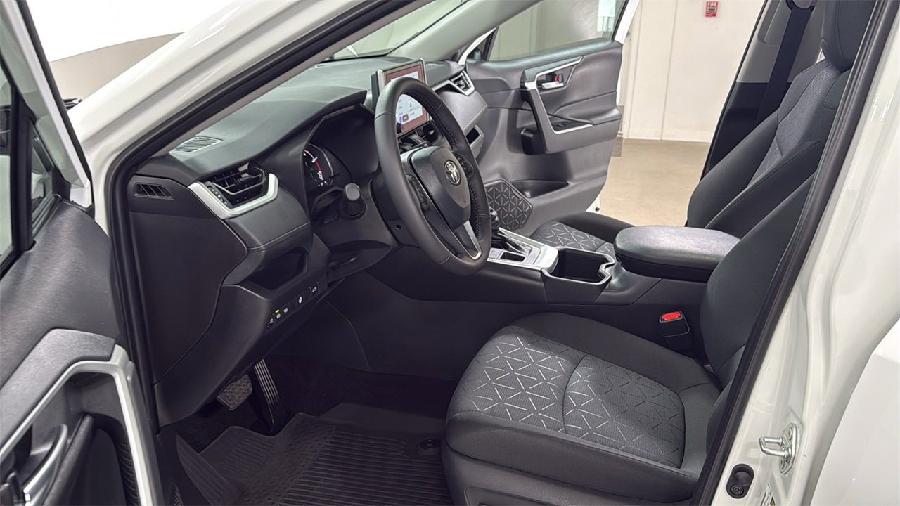 Used 2025 Toyota RAV4 XLE w/ Convenience Package image 12