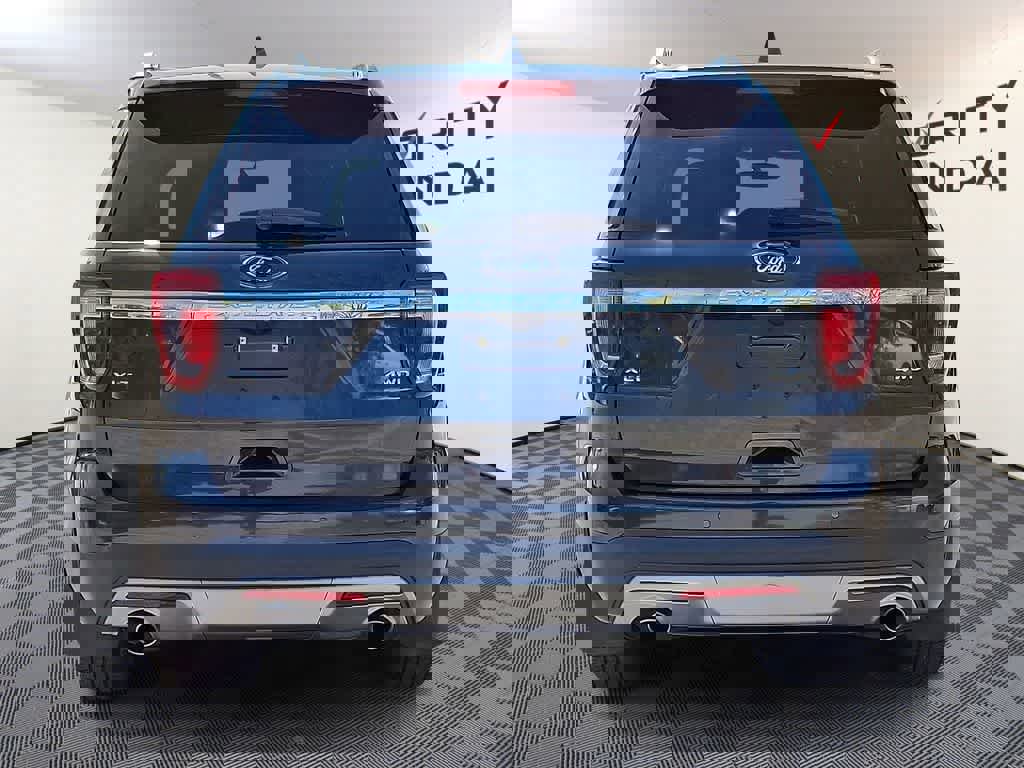 Used 2017 Ford Explorer XLT w/ Equipment Group 202A image 5