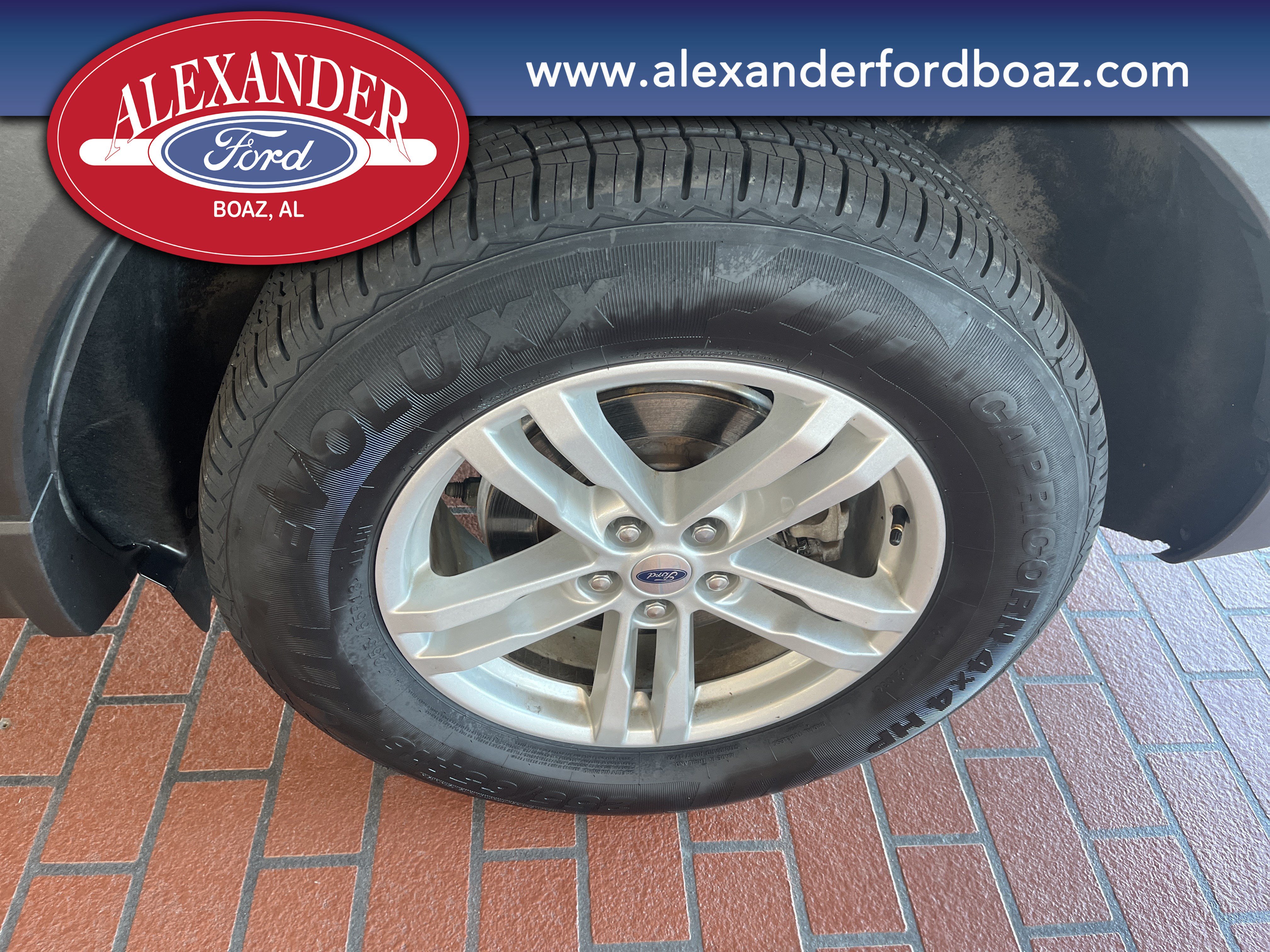 Used 2023 Ford Explorer XLT w/ Equipment Group 202A AWD/4WD image 7