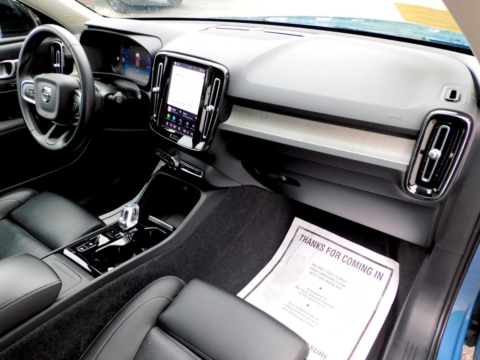 Used 2024 Volvo XC40 B5 Plus AWD/4WD image 20