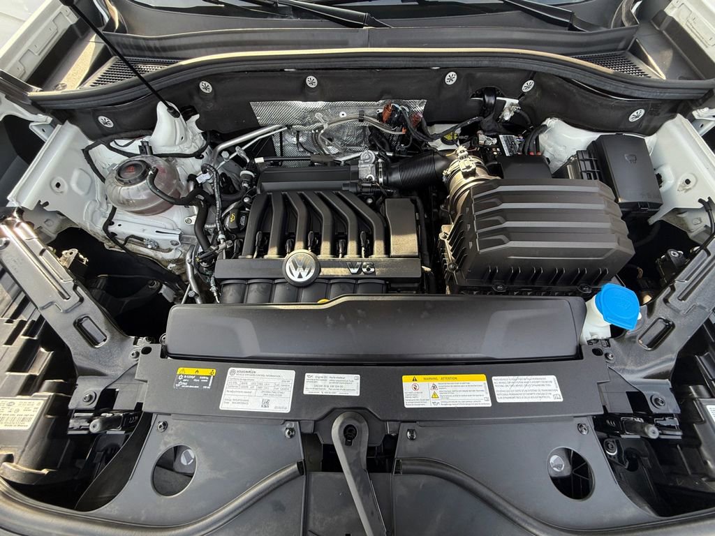 Used 2022 Volkswagen Atlas SEL R-Line image 33