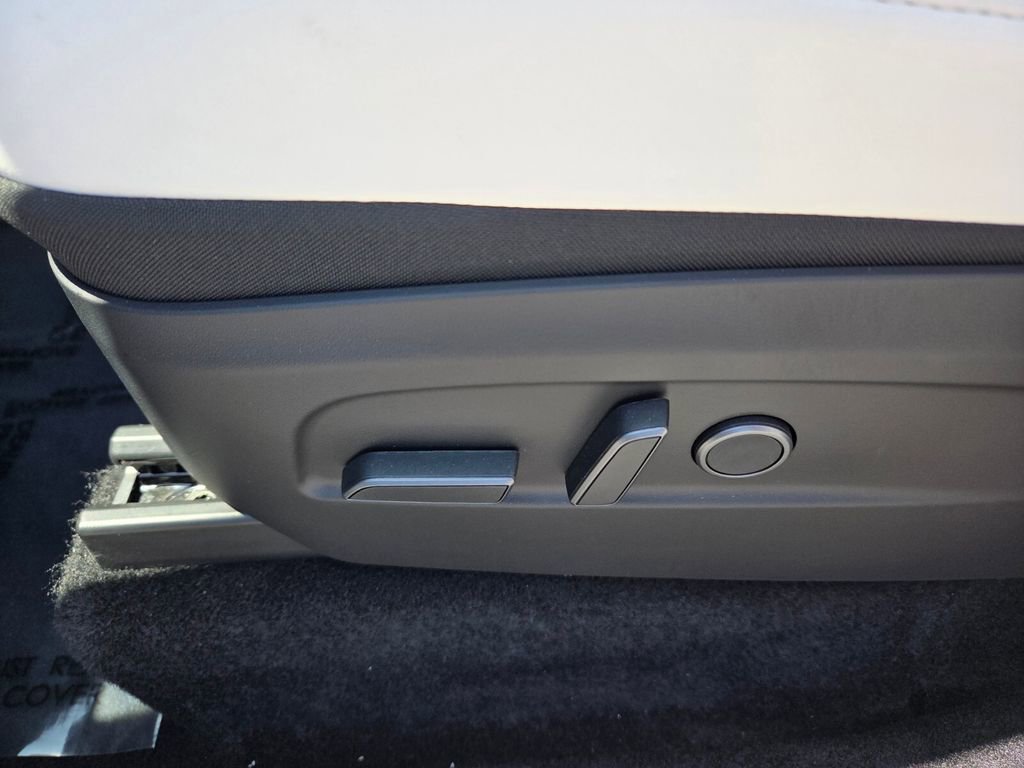 Used 2026 Tesla Model Y 2WD image 5