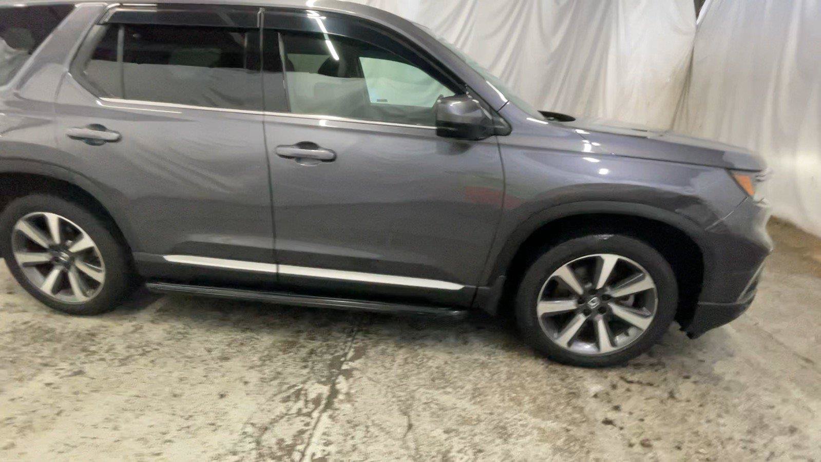 Used 2025 Honda Pilot Elite image 4
