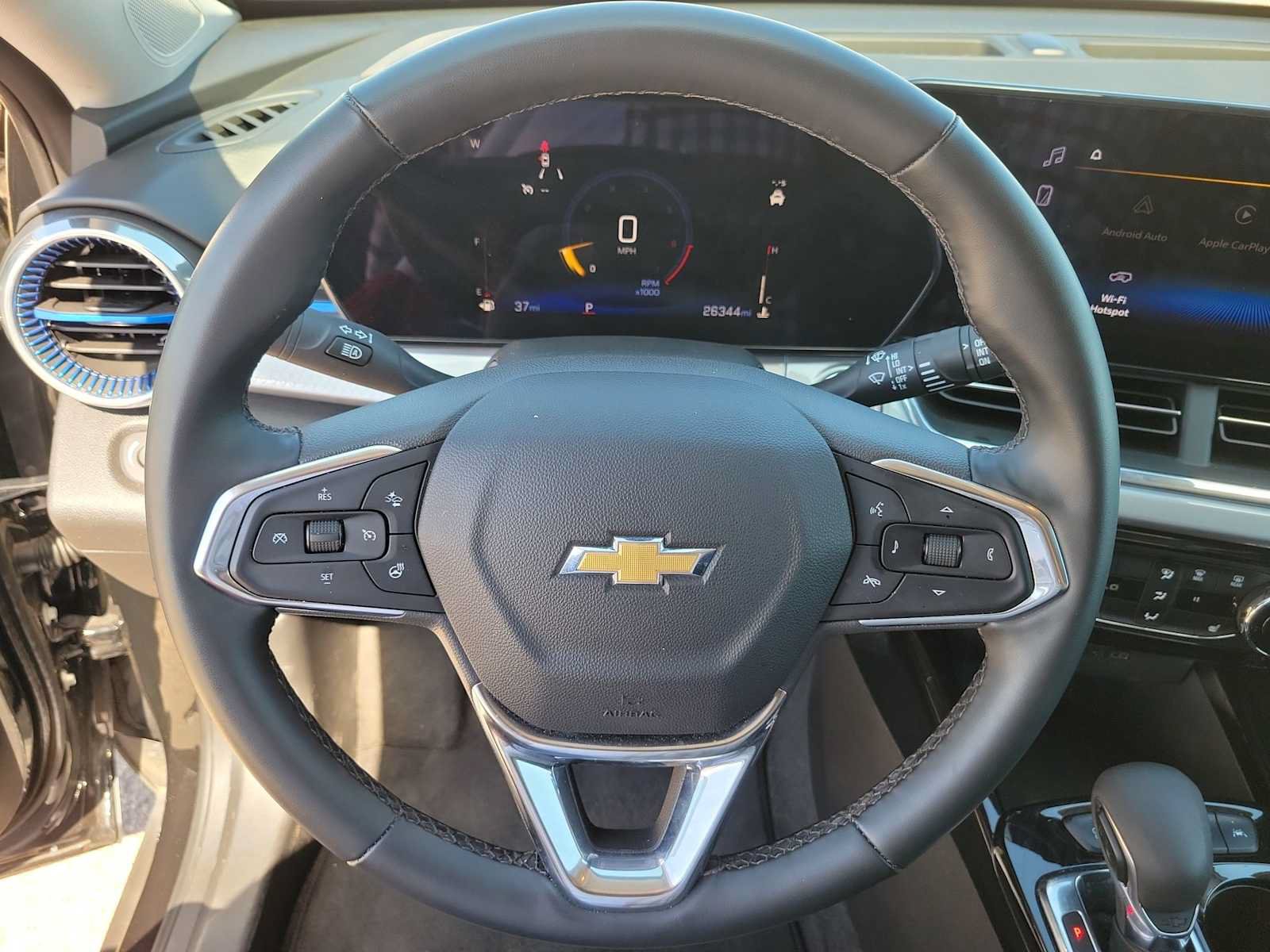 Used 2025 Chevrolet Trax LT w/ LT Convenience Package FWD image 19