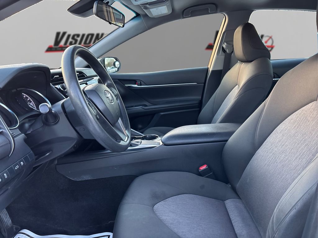 Used 2018 Toyota Camry LE image 9