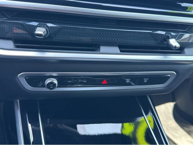 Used 2023 BMW X7 xDrive40i w/ Executive Package image 19