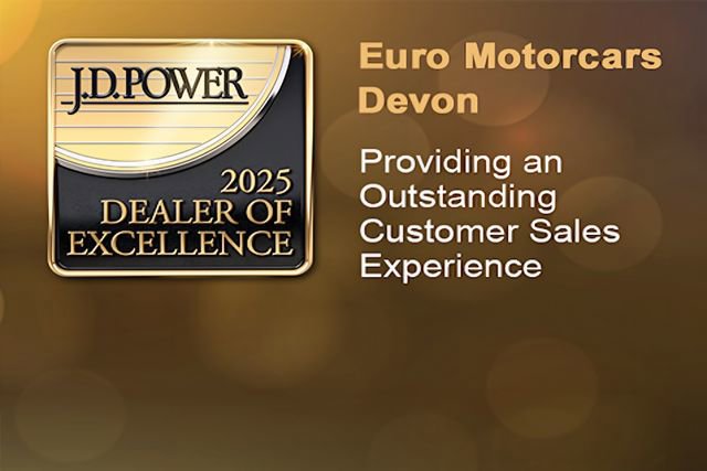 Used 2025 Mercedes-Benz C 300 4MATIC Sedan image 9