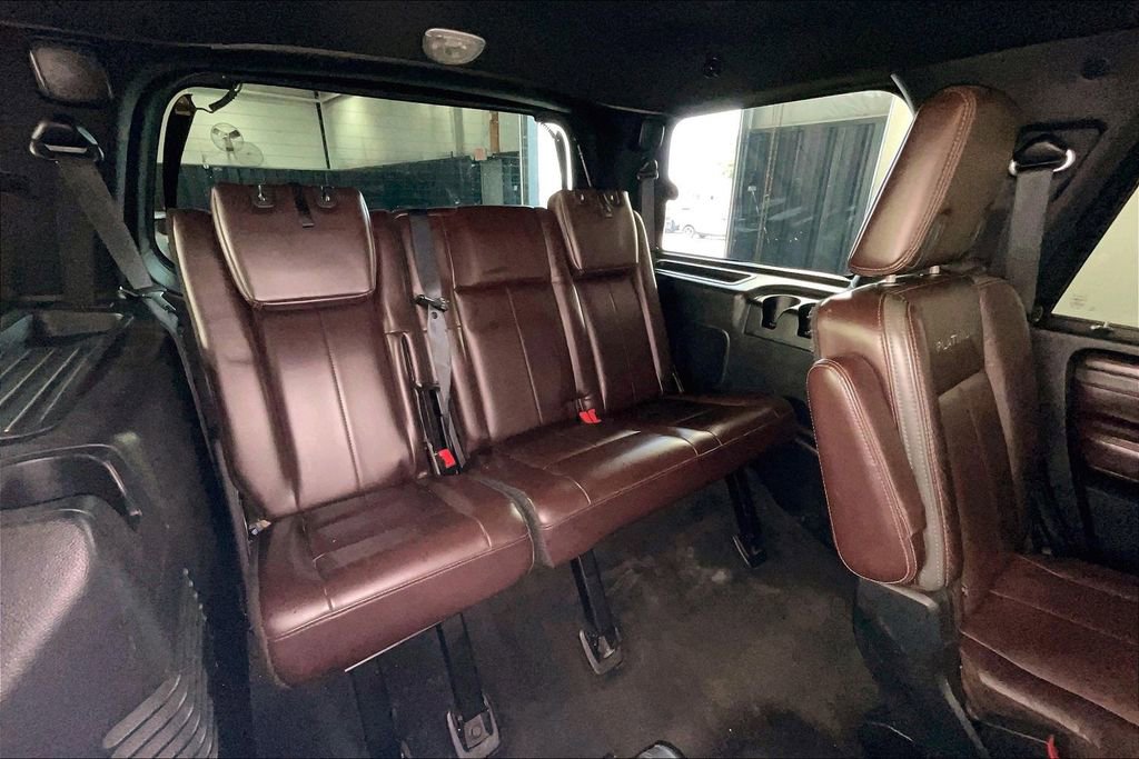 Used 2016 Ford Expedition Platinum RWD image 39