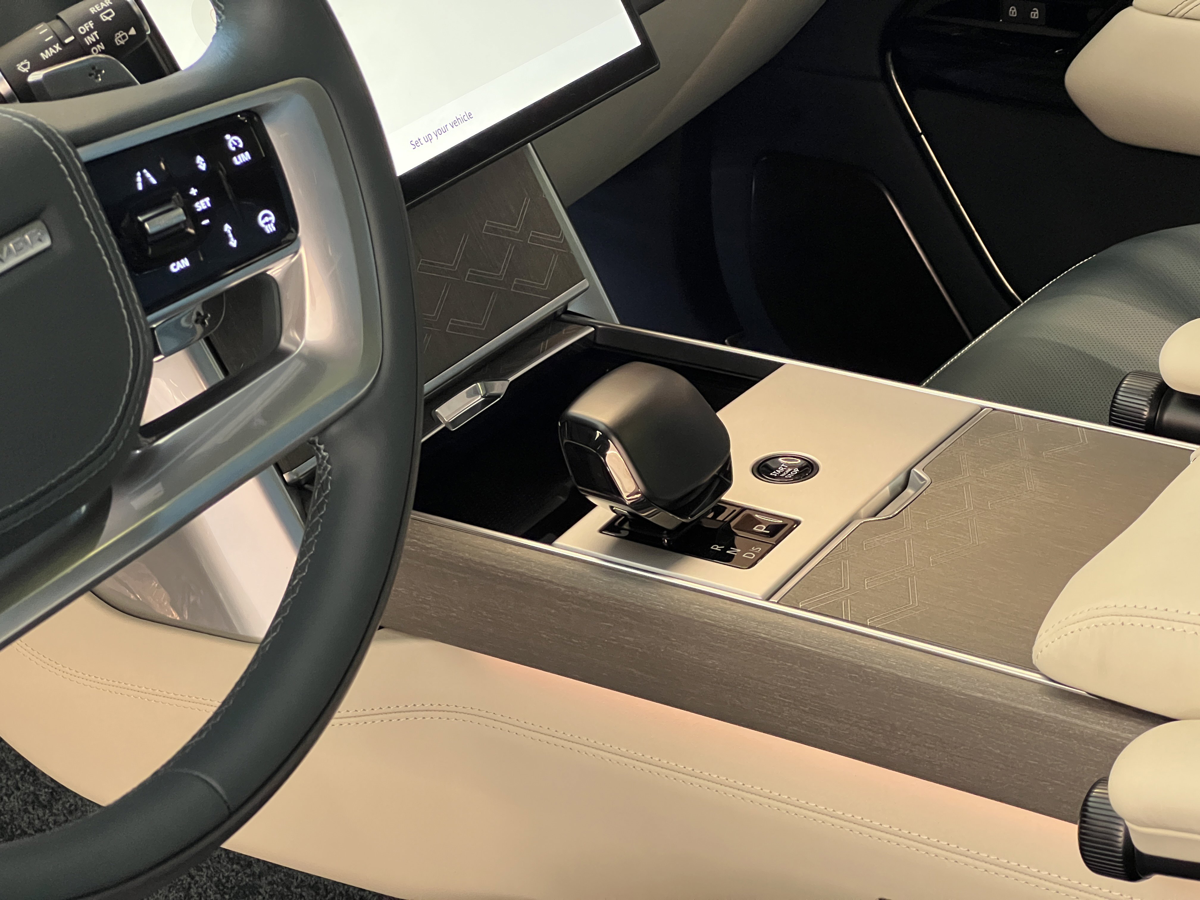 New 2025 Land Rover Range Rover SV AWD/4WD image 23