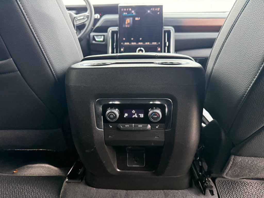 Used 2025 GMC Yukon XL Denali AWD/4WD image 18
