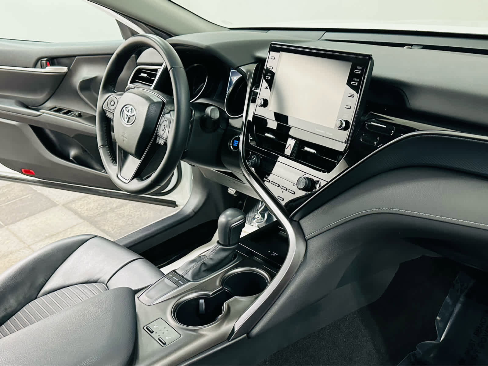 Certified 2023 Toyota Camry SE w/ Cold Weather Package FWD image 8