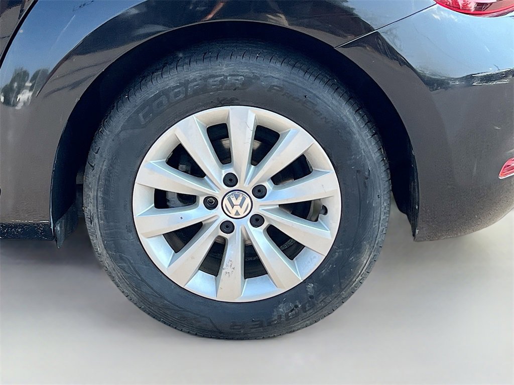 Used 2019 Volkswagen Beetle 2.0T S image 28