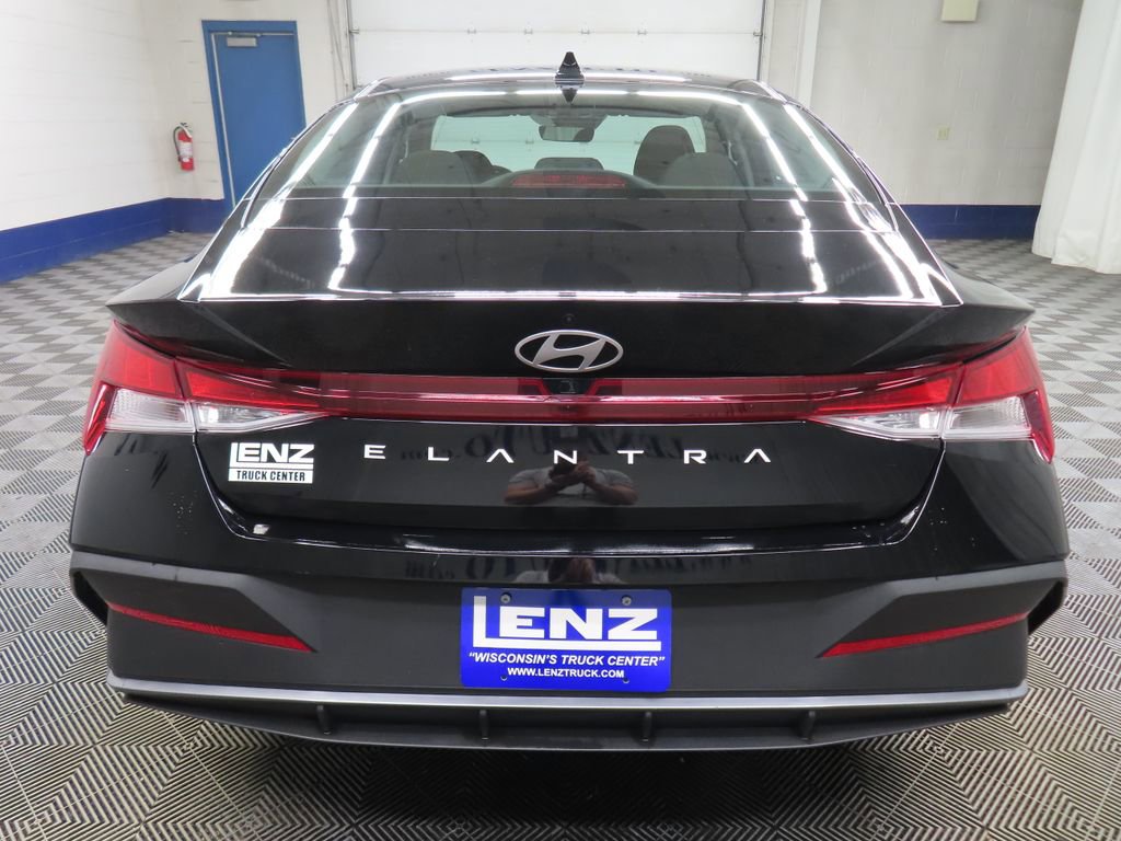 Used 2024 Hyundai Elantra SEL FWD image 34