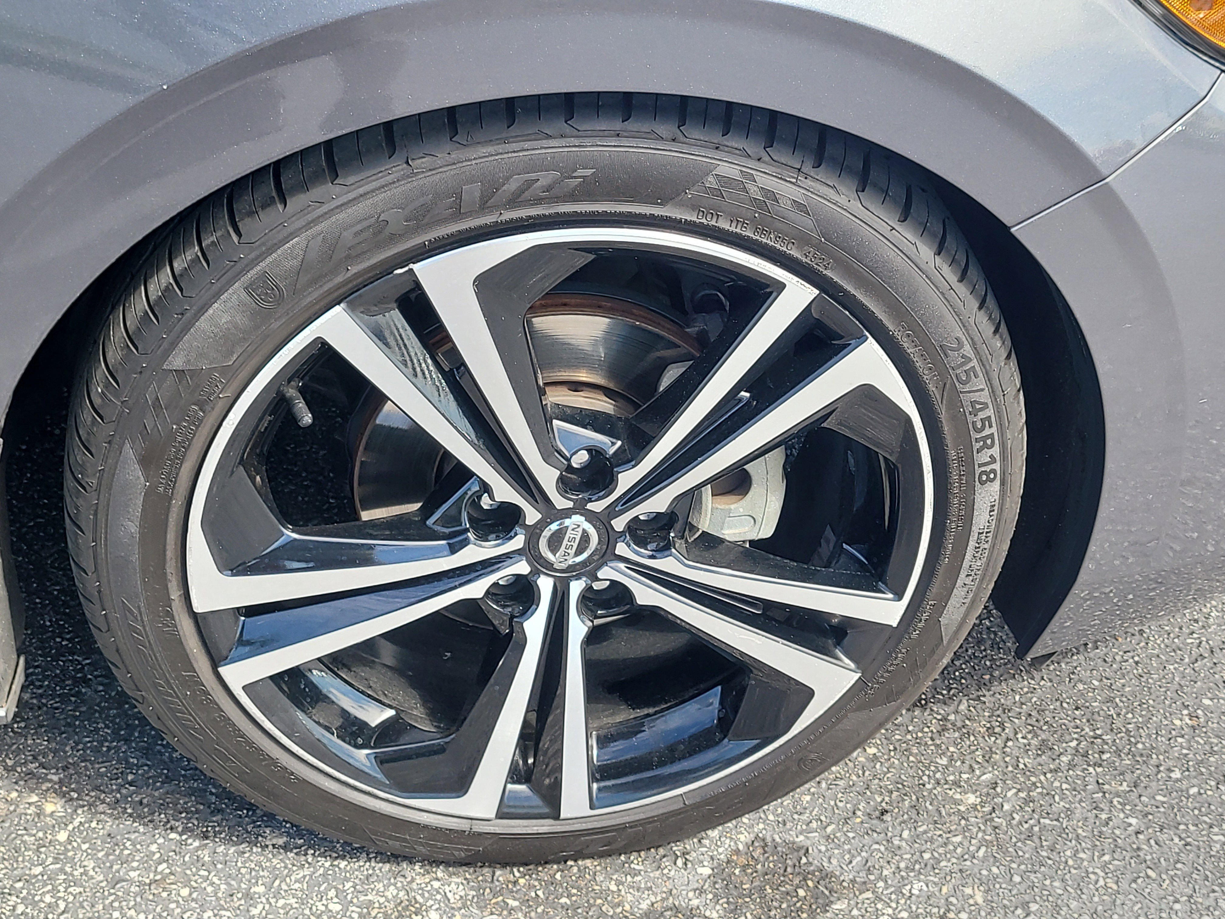 Used 2020 Nissan Sentra SR w/ Premium Package FWD image 10