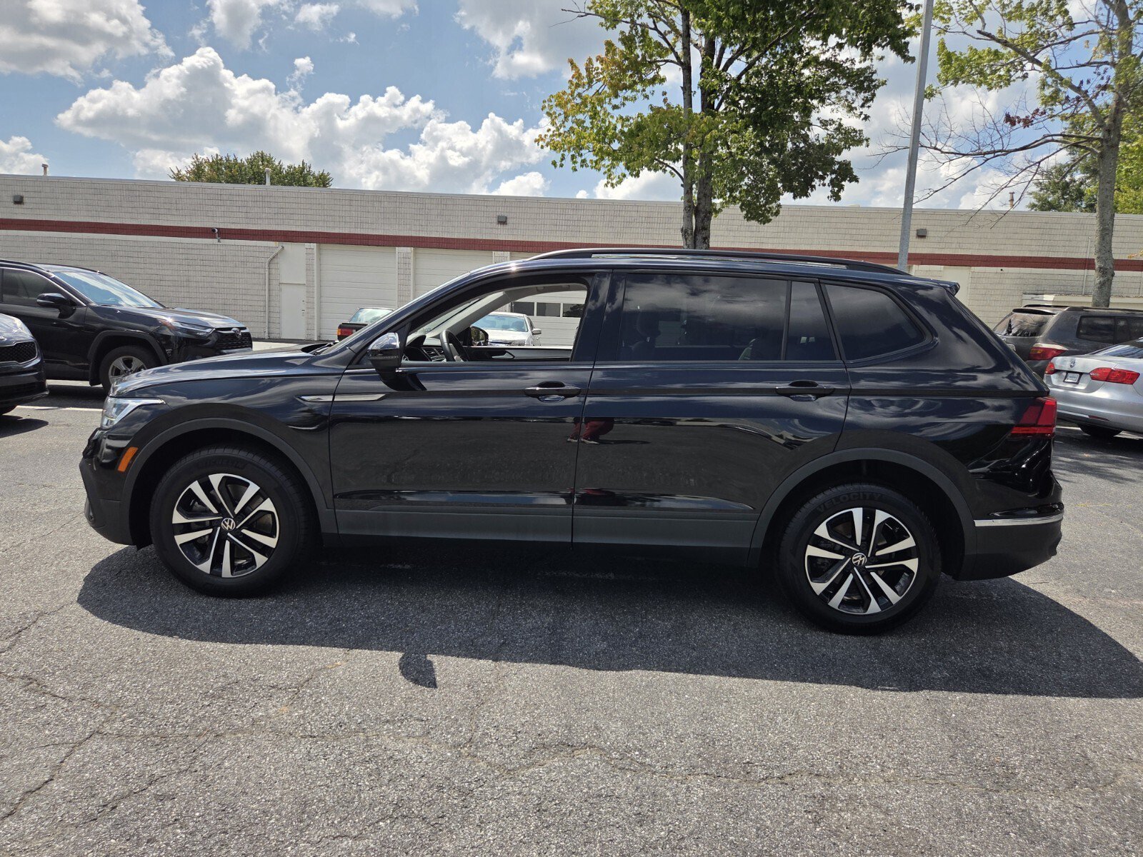 Used 2022 Volkswagen Tiguan S w/ IQ.Drive Package FWD image 4