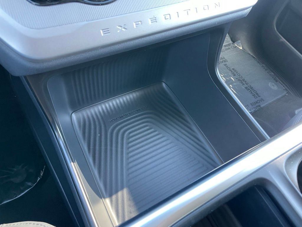 New 2026 Ford Expedition Active image 17