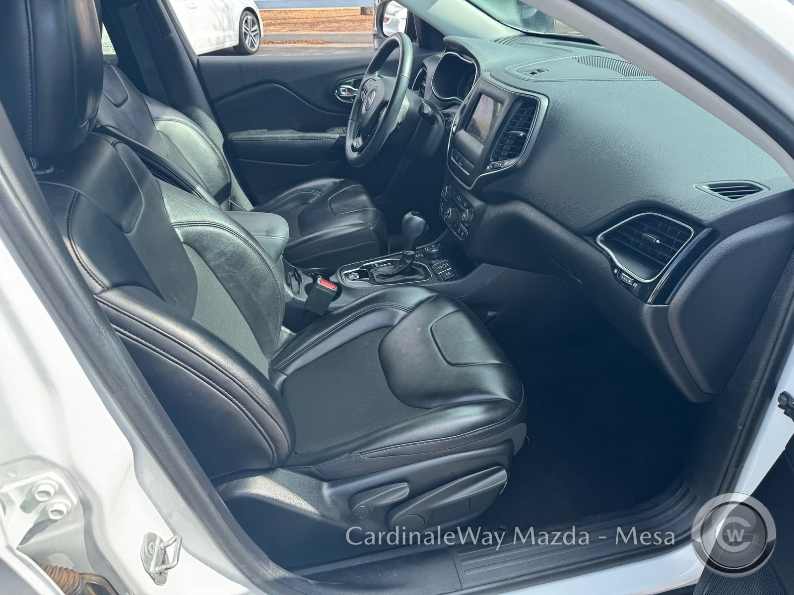 Used 2019 Jeep Cherokee Latitude Plus AWD/4WD image 27