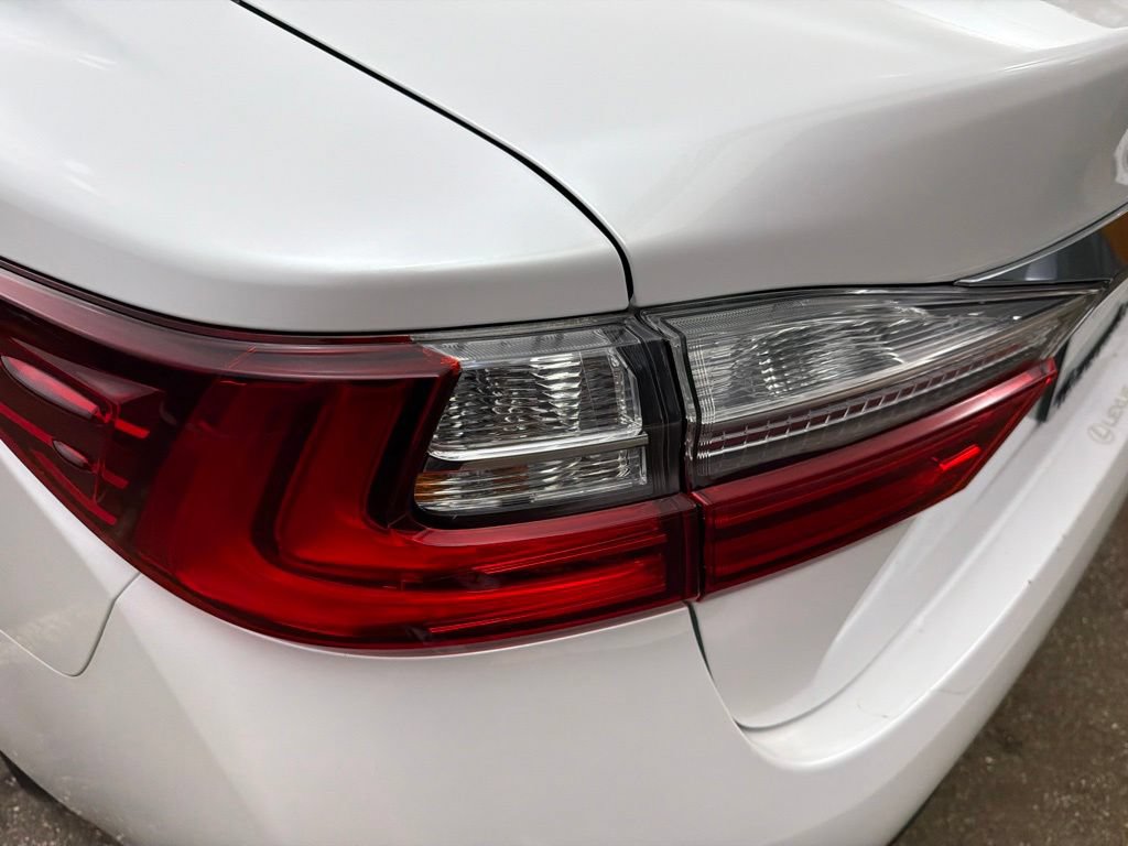 Used 2017 Lexus ES 350 w/ Luxury Package FWD image 22