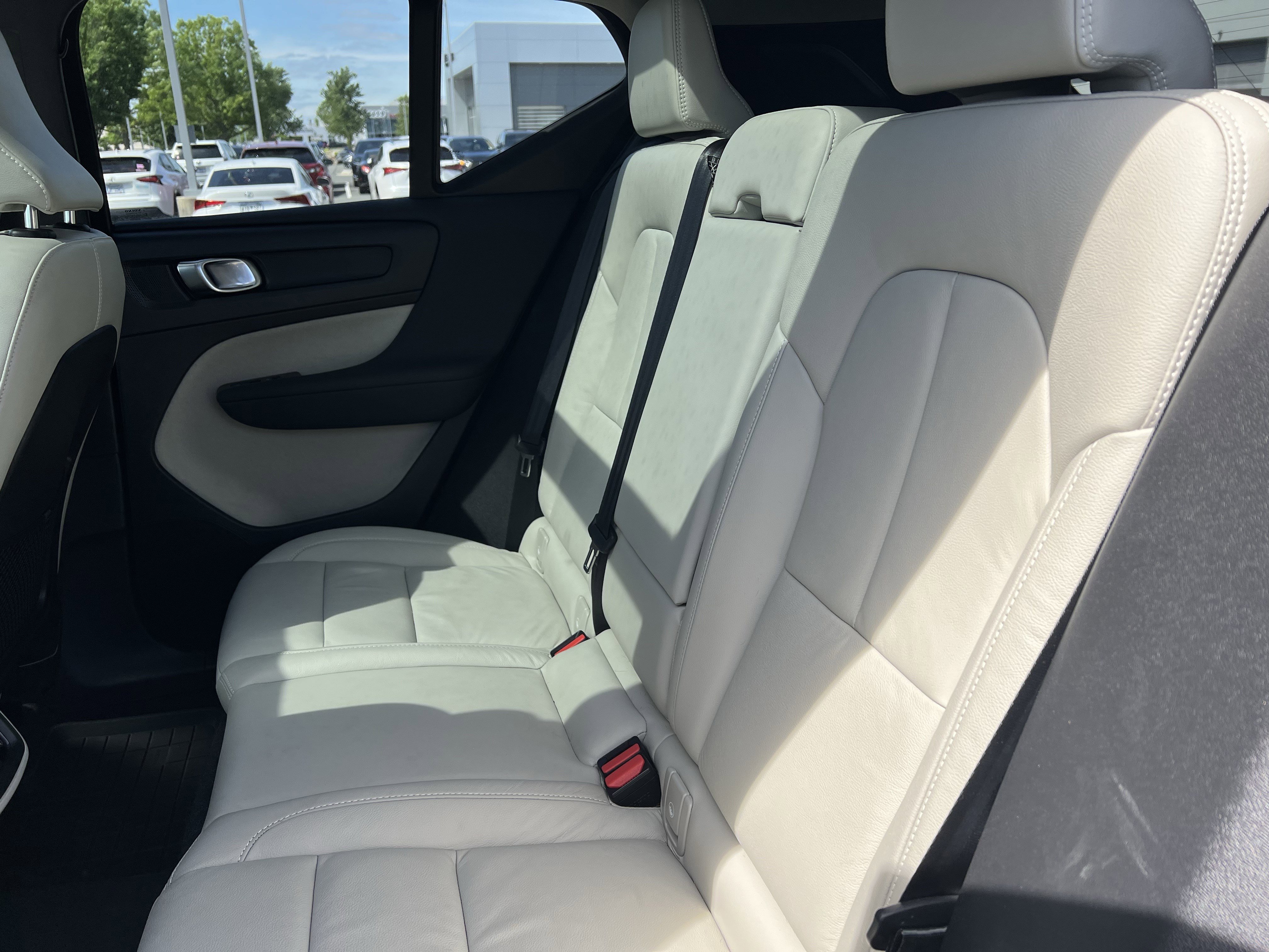 Used 2024 Volvo XC40 B5 Plus w/ Protection Package Premier AWD/4WD image 34