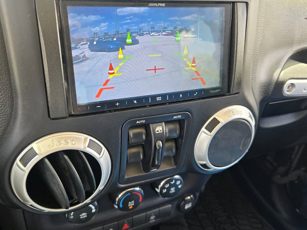 Used 2018 Jeep Wrangler Unlimited Sahara AWD/4WD image 22