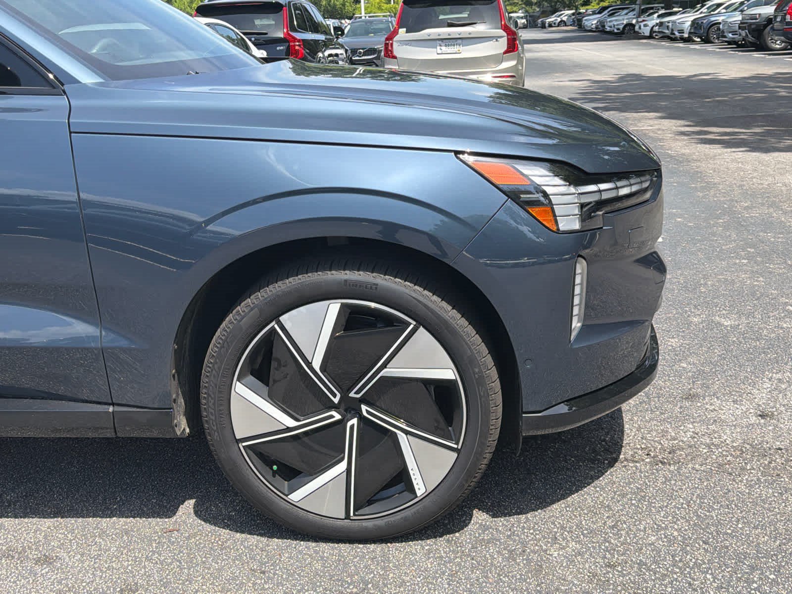 Used 2025 Volvo EX90 Ultra AWD/4WD image 16