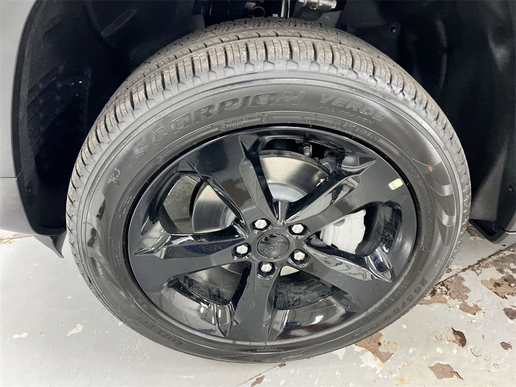 New 2025 Jeep Grand Cherokee Limited w/ Black Appearance Package image 26