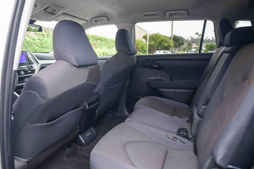 Used 2023 Toyota Highlander LE FWD image 18