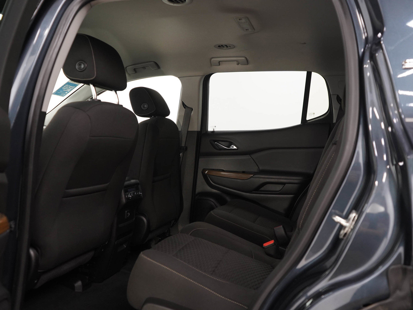 Used 2019 GMC Acadia SLE w/ Driver Alert Package I AWD/4WD image 18