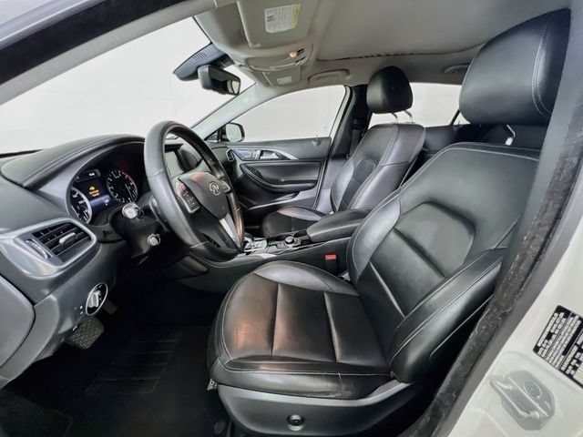 Used 2017 INFINITI QX30 Premium w/ Navigation Package FWD image 10