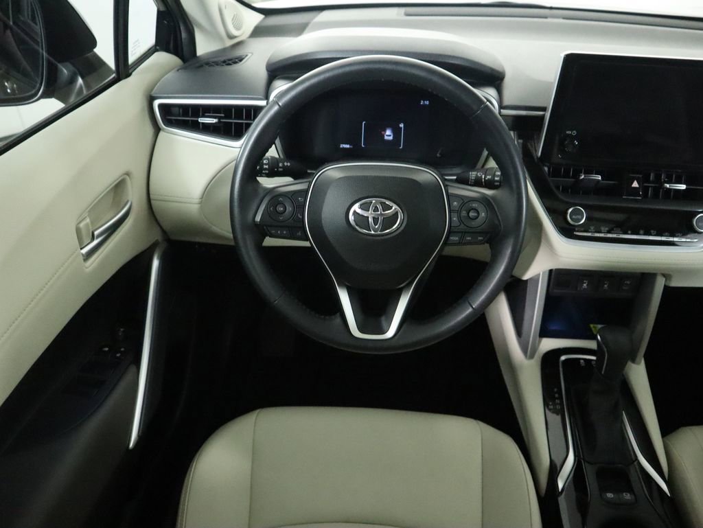Used 2023 Toyota Corolla Cross XLE image 10