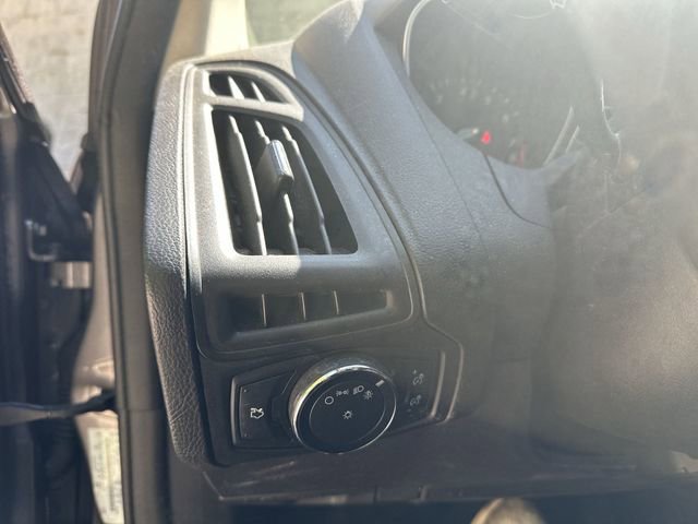 Used 2014 Ford Focus SE FWD image 17