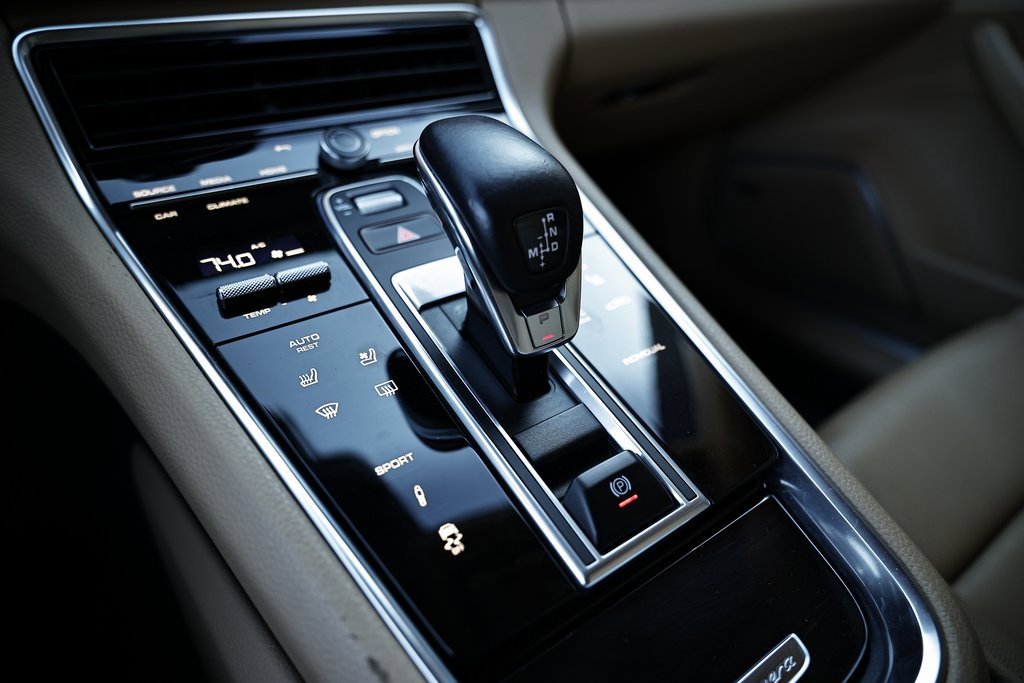 Used 2021 Porsche Panamera 4 image 44