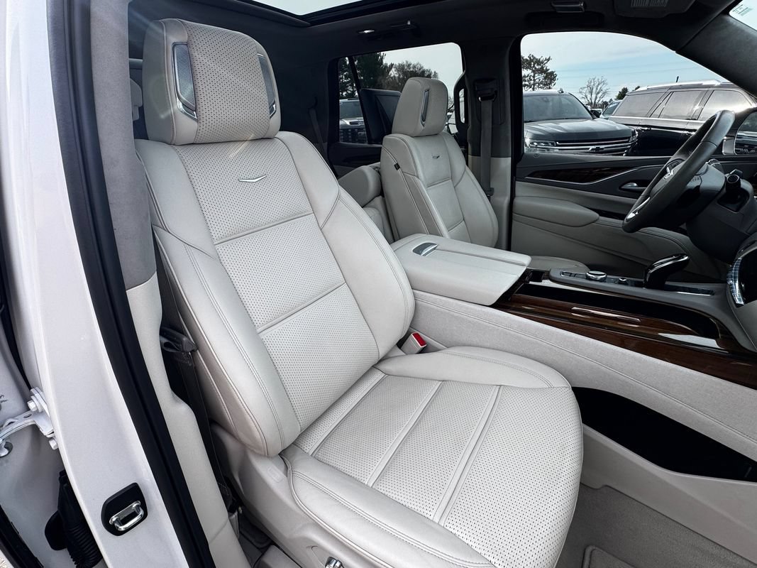 Used 2024 Cadillac Escalade Sport Platinum w/ LPO, ONYX Package AWD/4WD image 29
