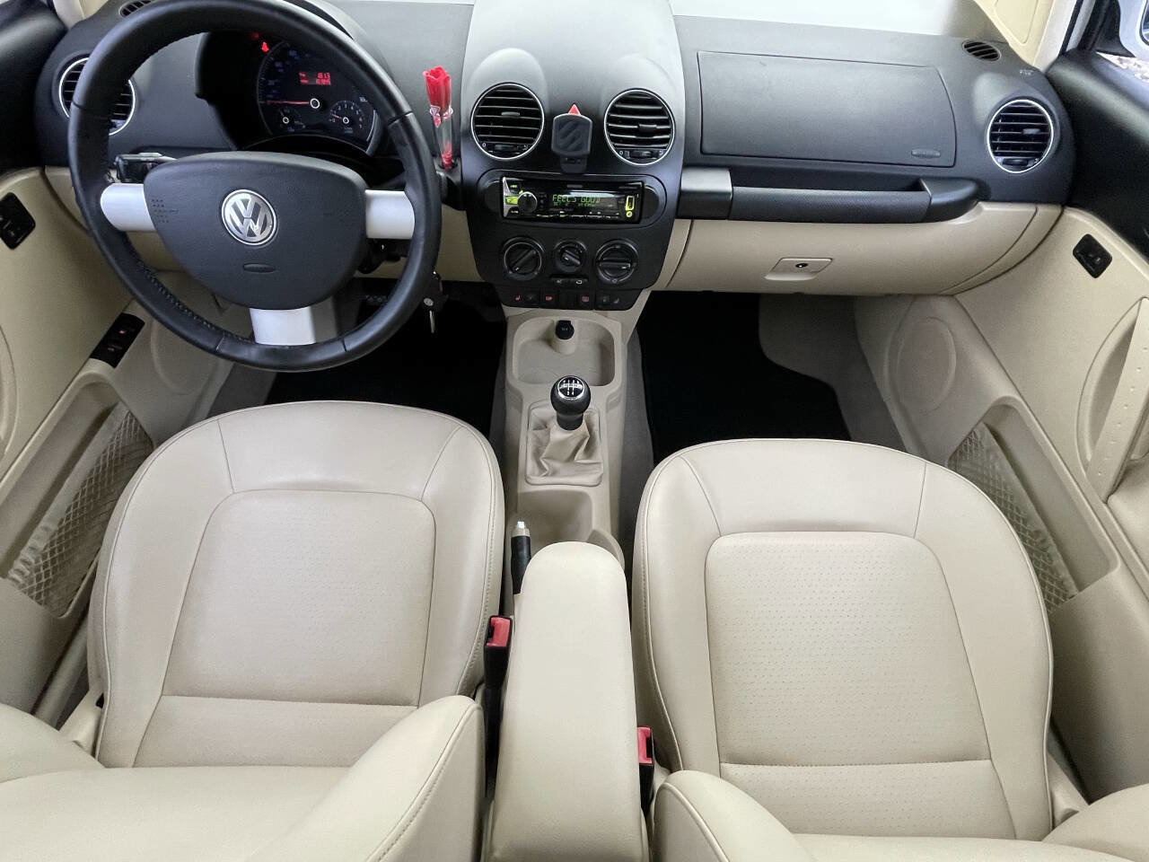 Used 2009 Volkswagen Beetle Base 2dr Coupe 5M image 23