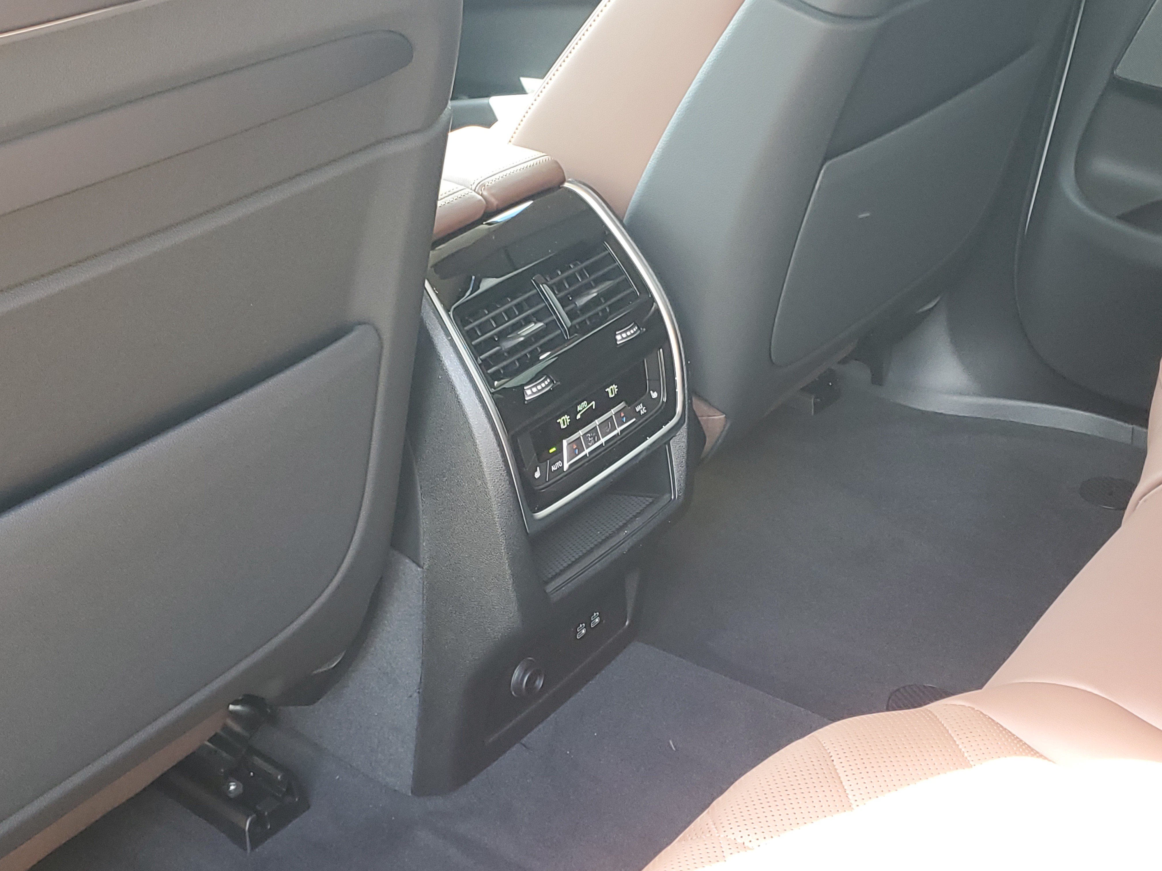 New 2026 BMW X7 xDrive40i w/ Premium Package AWD/4WD image 24