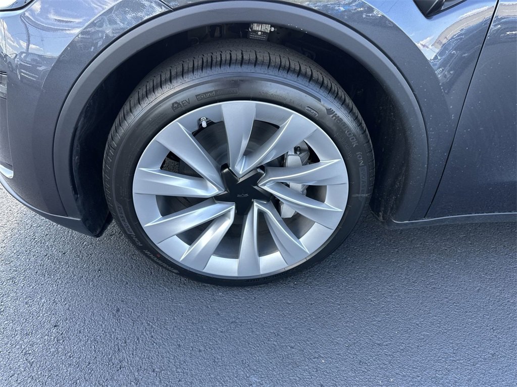 Used 2026 Tesla Model Y Long Range image 10