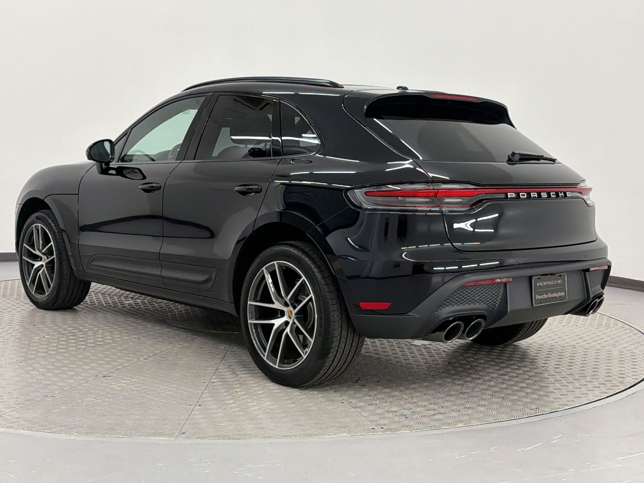 Used 2026 Porsche Macan AWD/4WD image 3