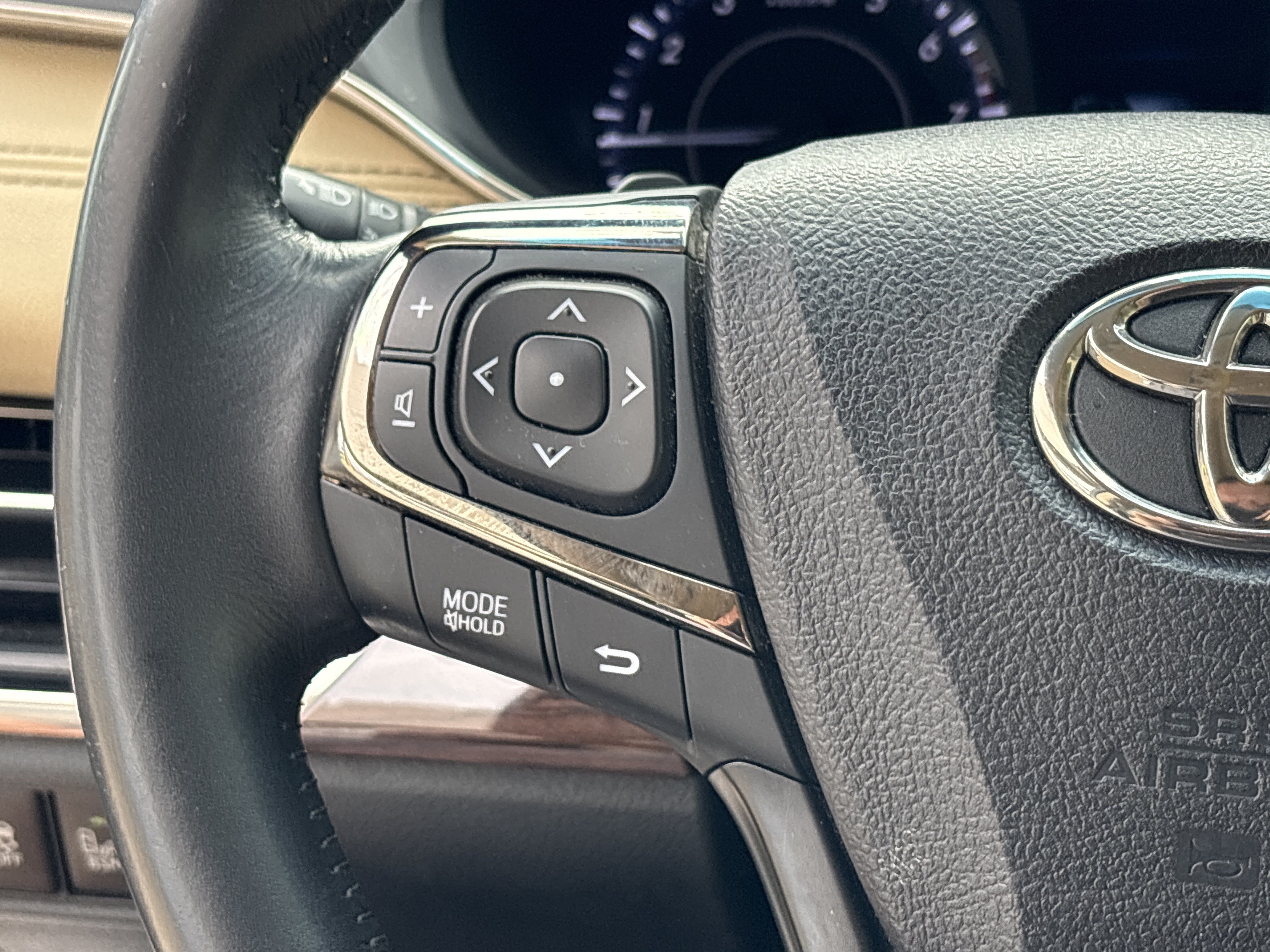 Used 2015 Toyota Avalon Limited FWD image 19