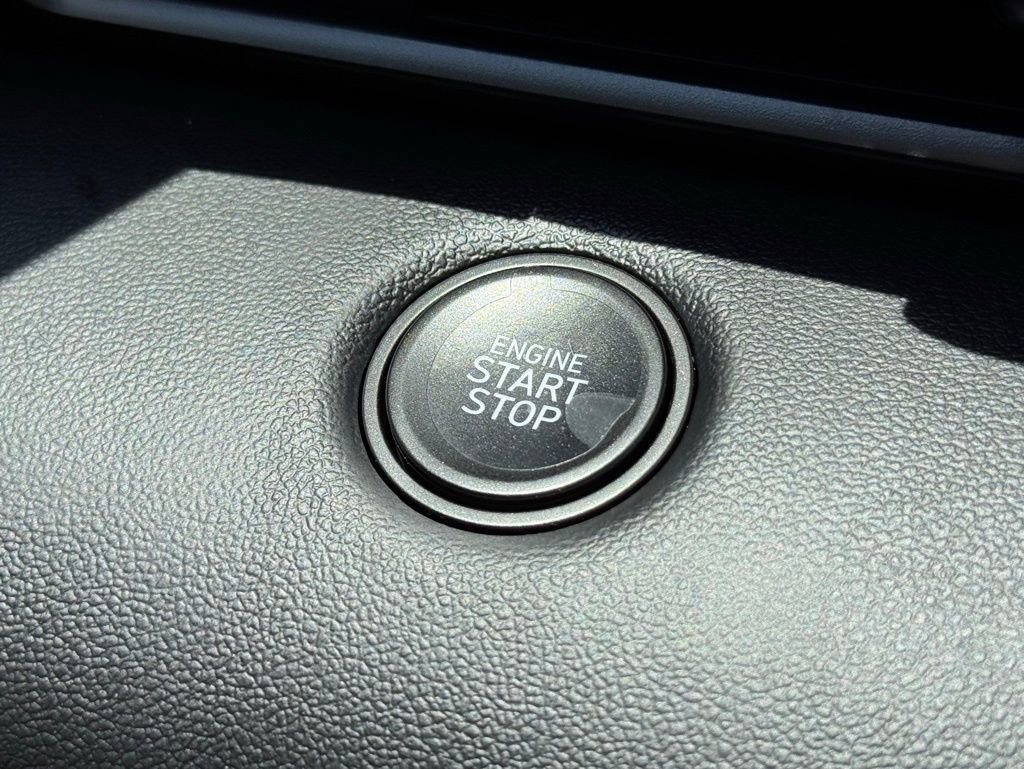 Certified 2025 Hyundai Elantra Sport image 26