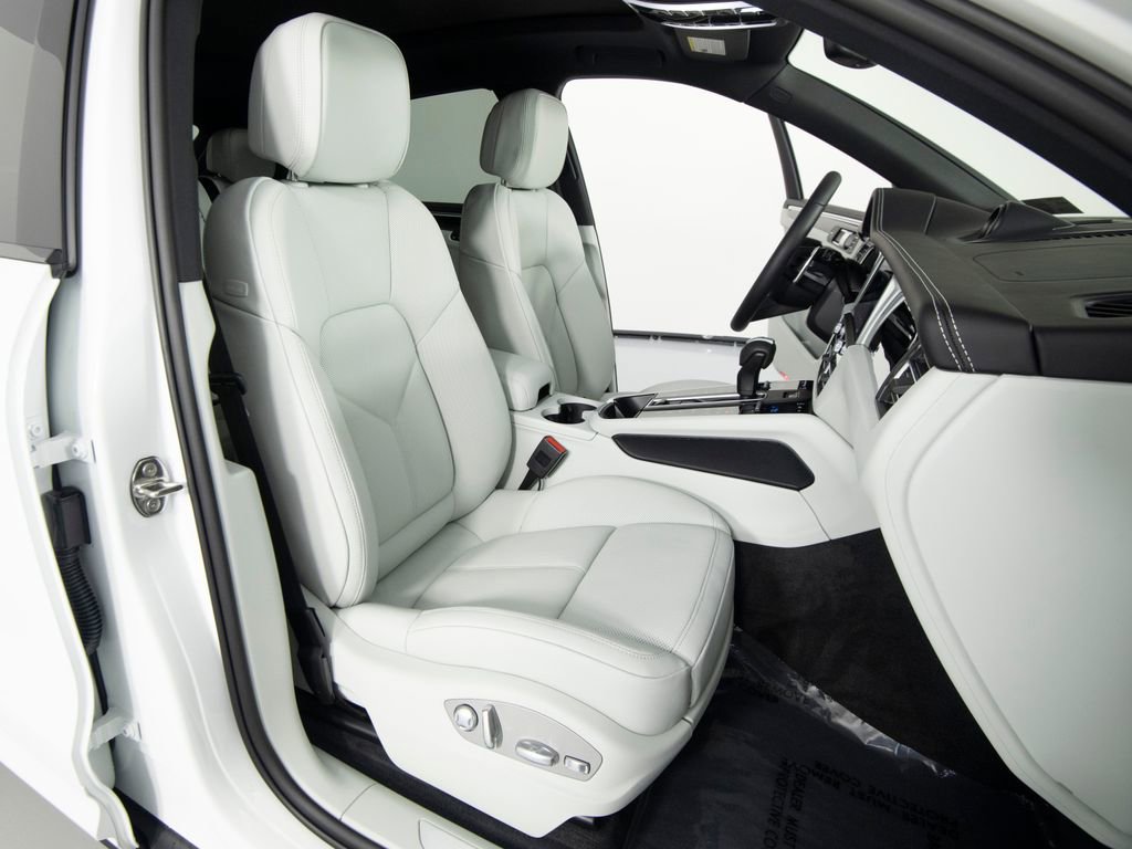 New 2026 Porsche Macan S image 33
