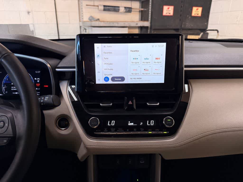 Used 2023 Toyota Corolla Cross XLE w/ Convenience Package FWD image 17