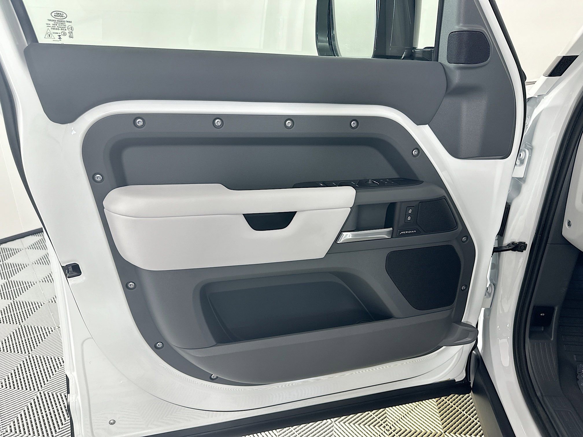 Used 2026 Land Rover Defender 110 S image 14