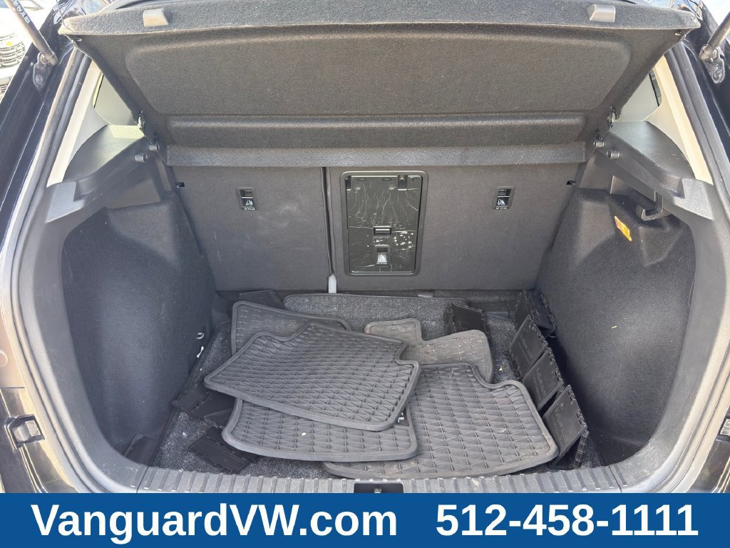 Used 2022 Volkswagen Taos SE w/ Driver Assistance Package FWD image 11