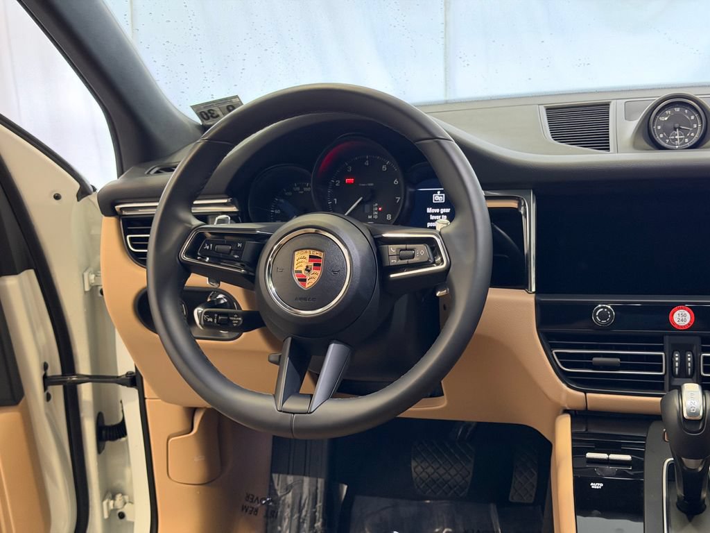Certified 2025 Porsche Macan AWD/4WD image 20