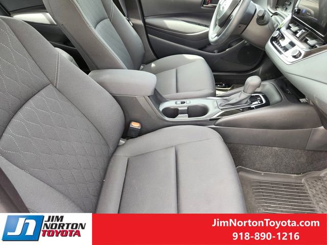 Used 2025 Toyota Corolla LE w/ LE Premium Package FWD image 16