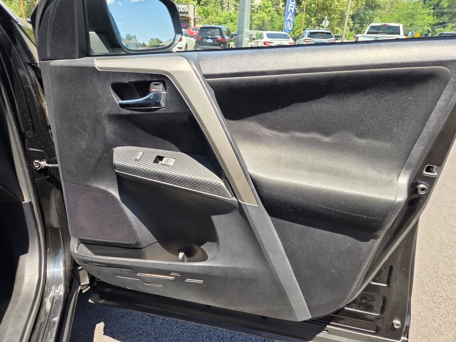 Used 2014 Toyota RAV4 XLE FWD image 22