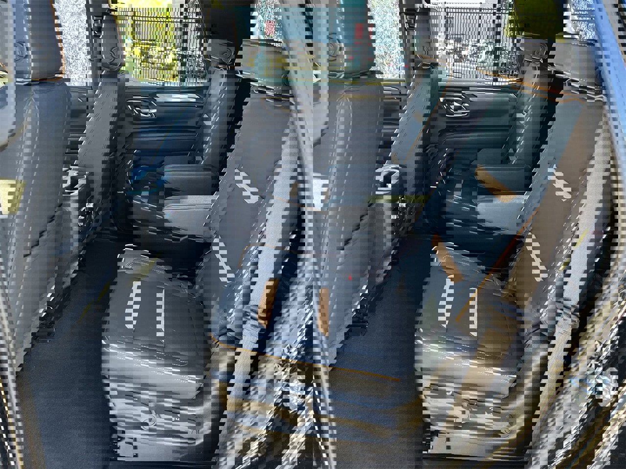 Used 2024 GMC Yukon AT4 w/ AT4 Premium Plus Package image 24