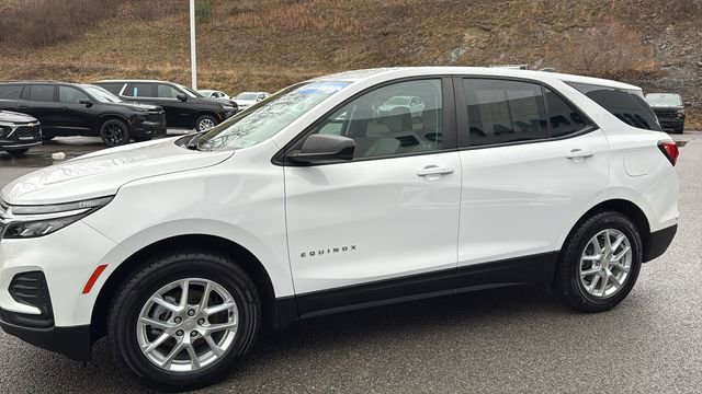 Used 2023 Chevrolet Equinox LS image 11